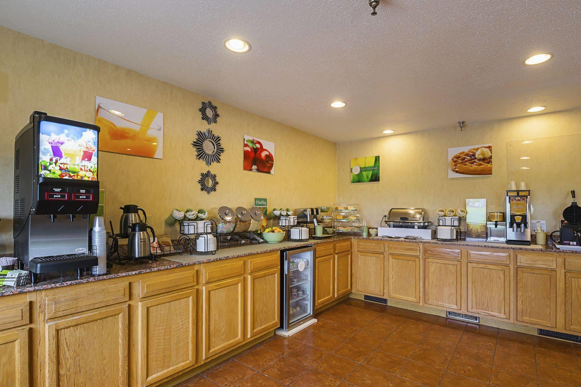 Quality Inn Waverly Экстерьер фото