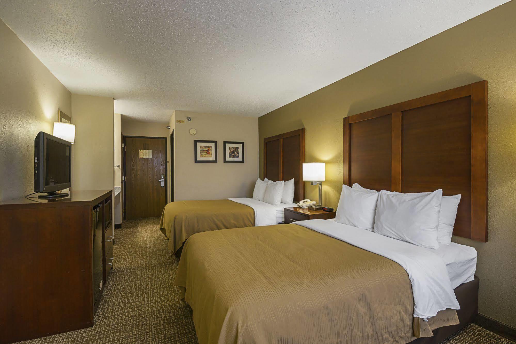Quality Inn Waverly Экстерьер фото