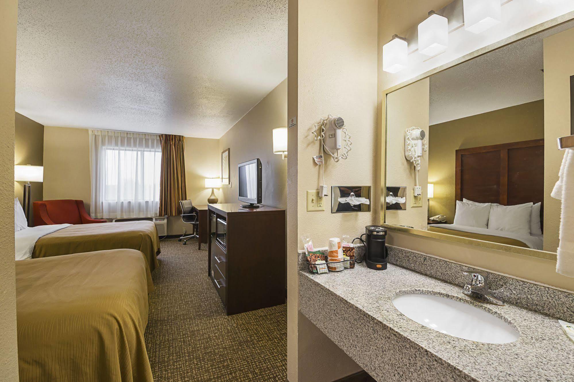 Quality Inn Waverly Экстерьер фото