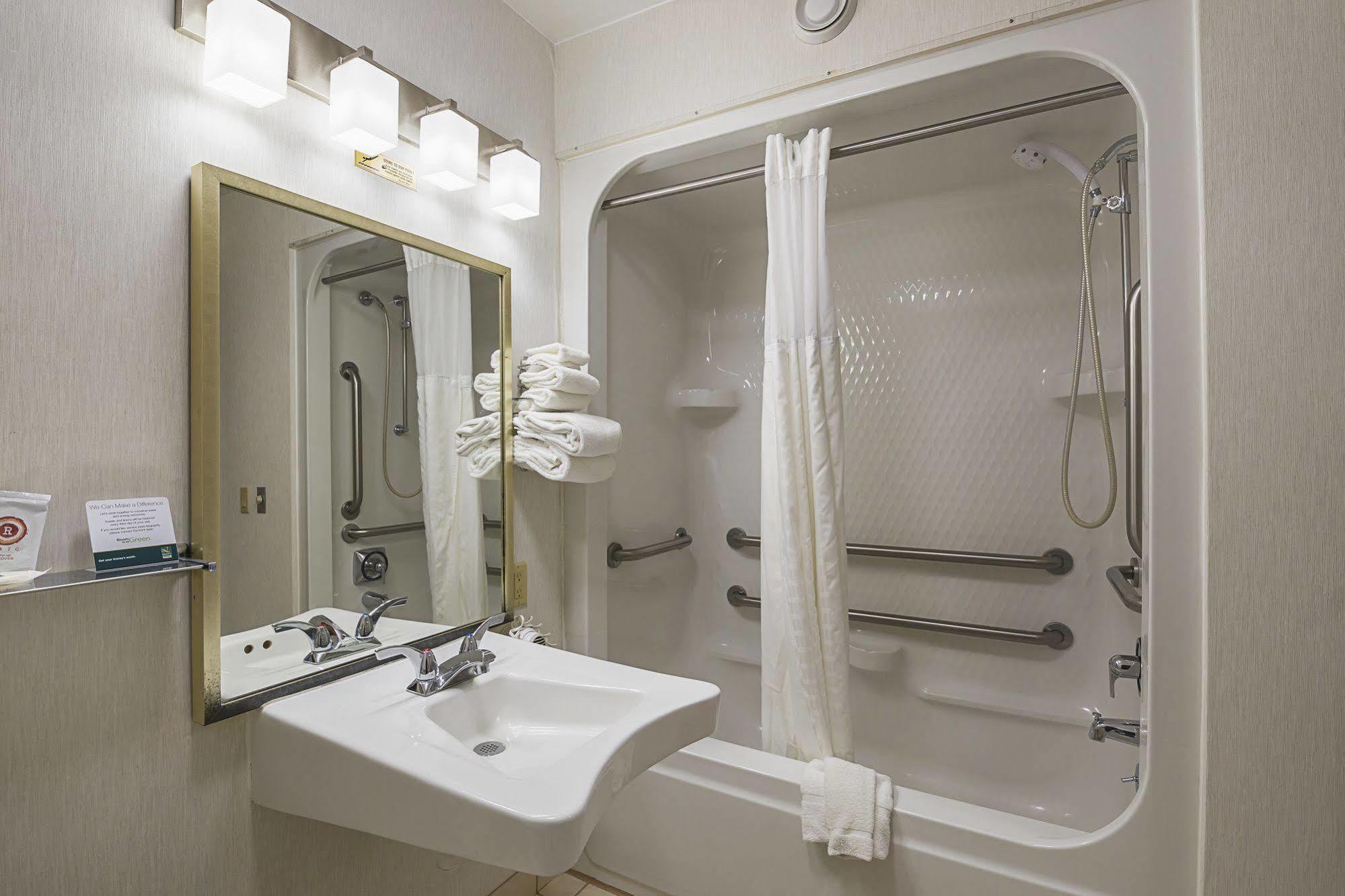 Quality Inn Waverly Экстерьер фото