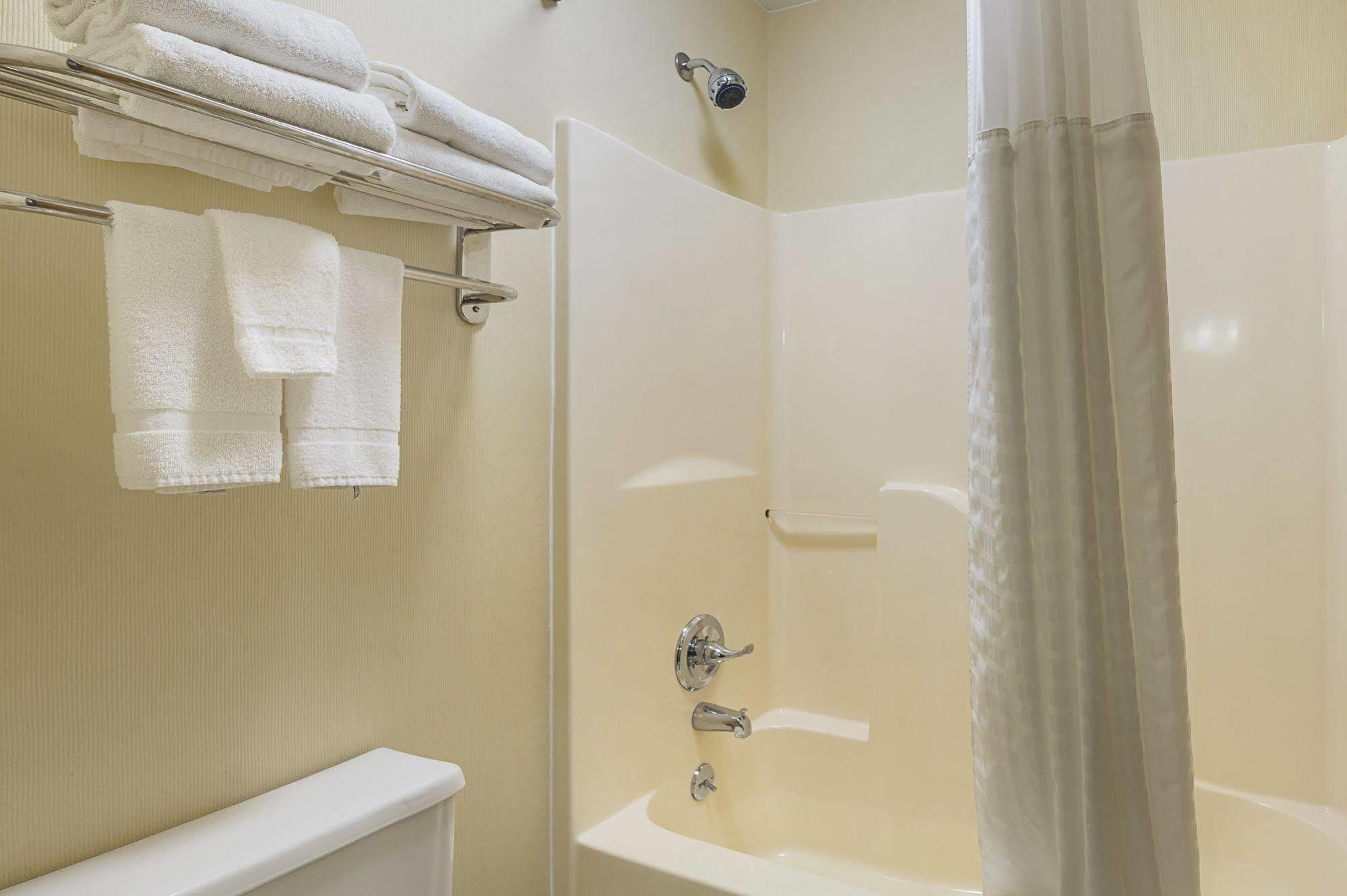 Quality Inn Waverly Экстерьер фото