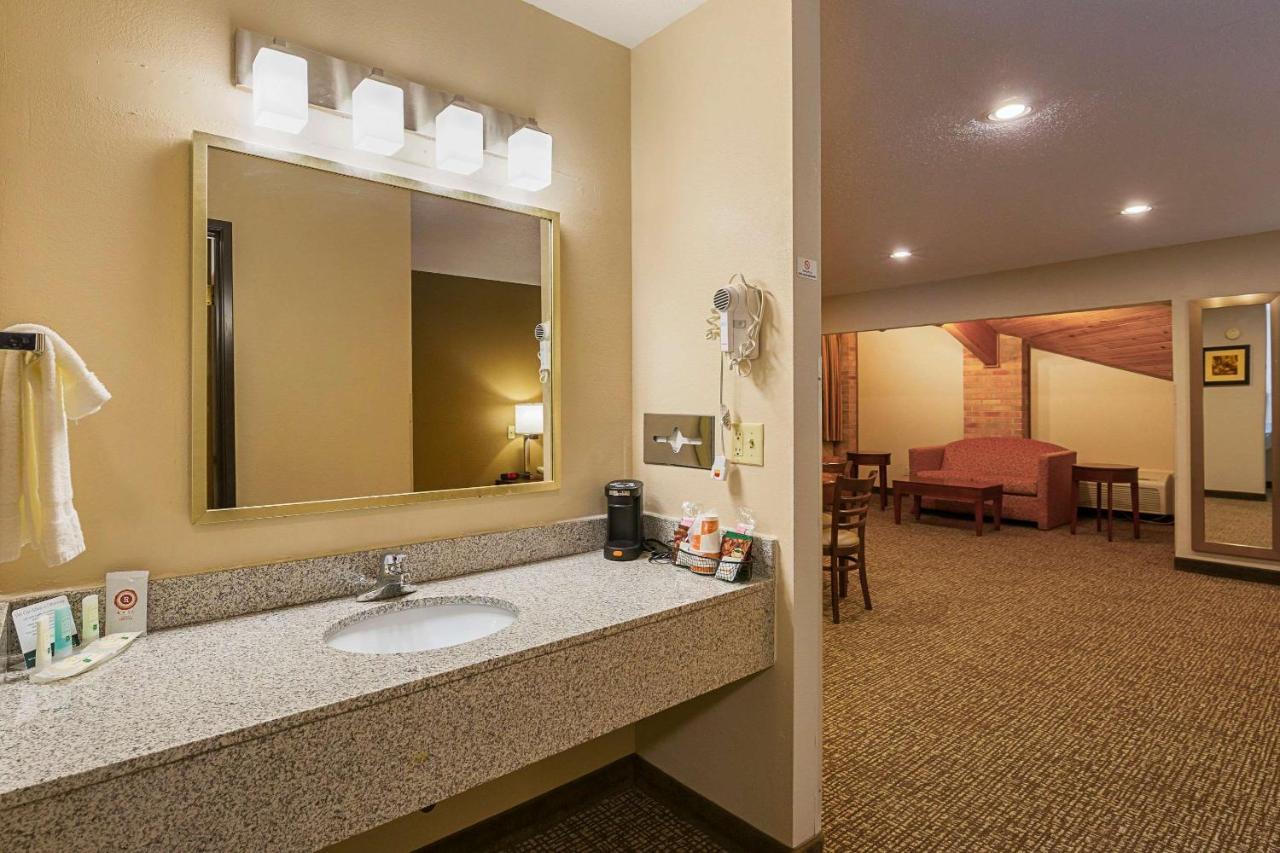 Quality Inn Waverly Экстерьер фото